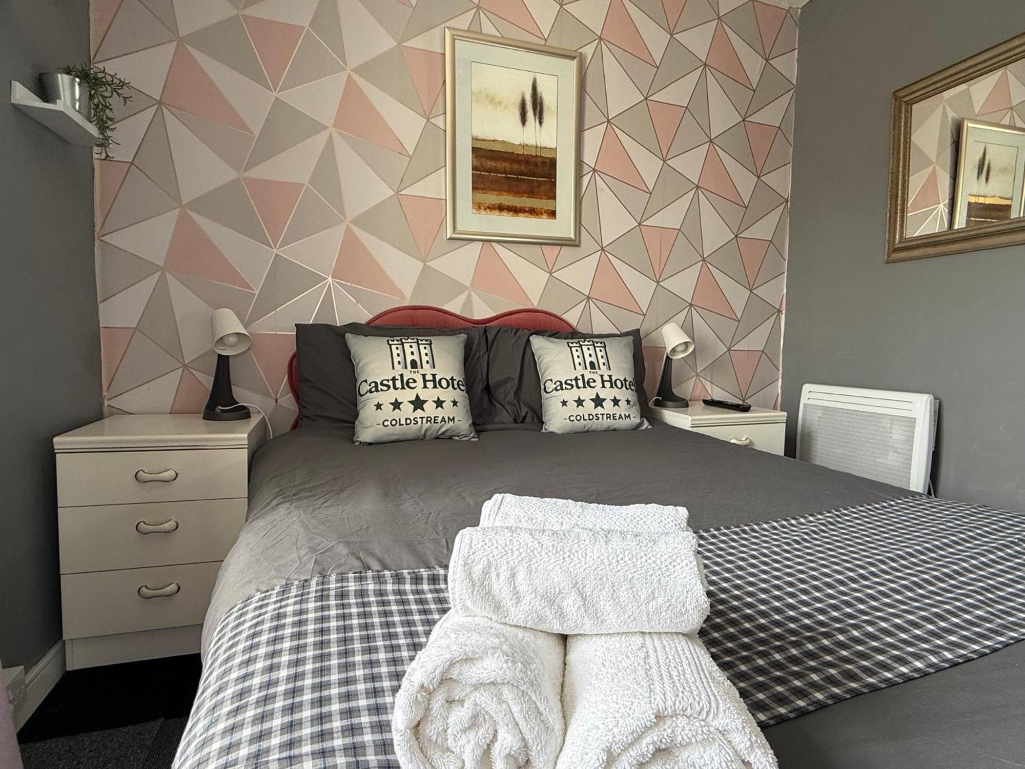 Self Check In Room Accommodation Only The Castle, Coldstream Exterior foto